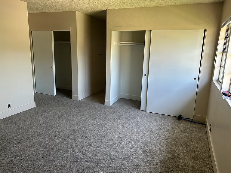 23022 Village Dr — Photo 9