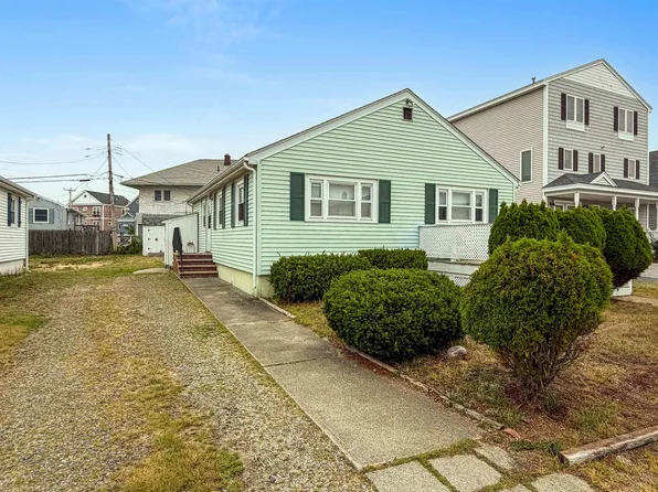 23 Plymouth St, Hampton, NH 03842