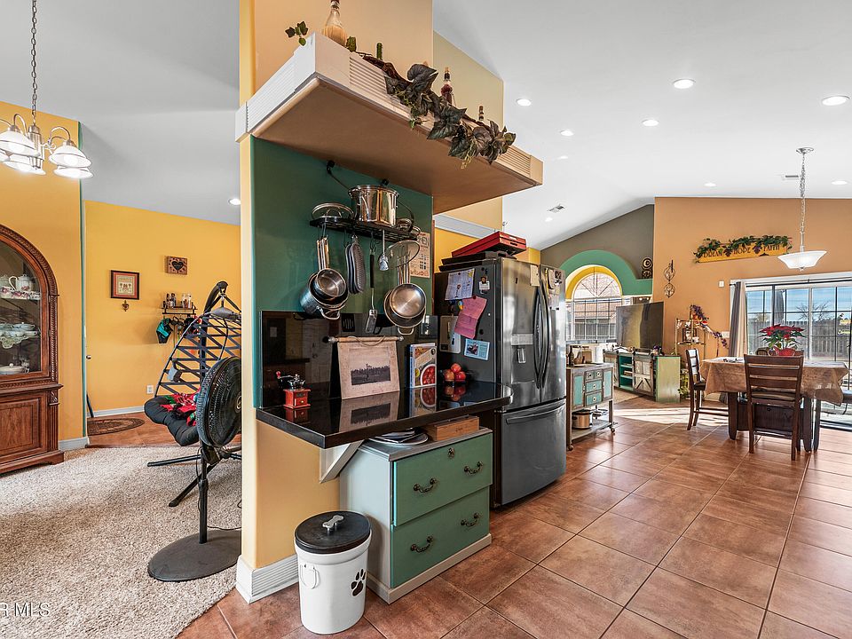 22nd image of 10448 Oleander Ave