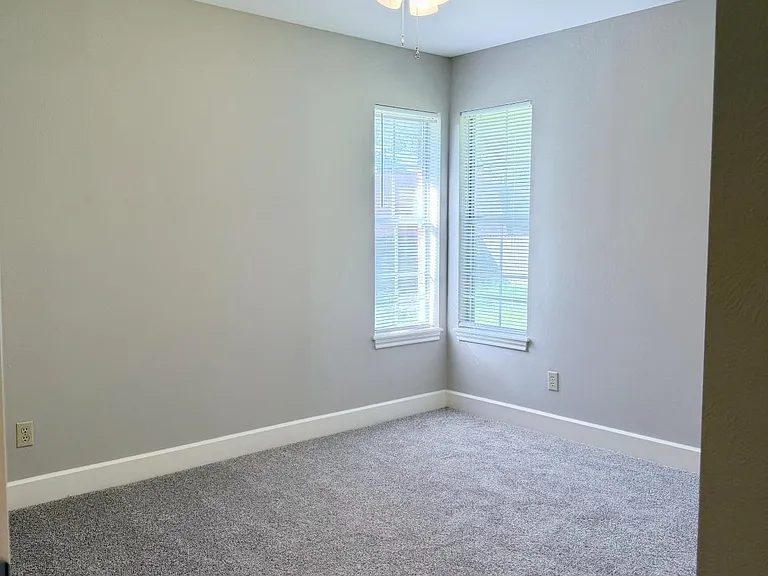 705 E South St — Photo 14