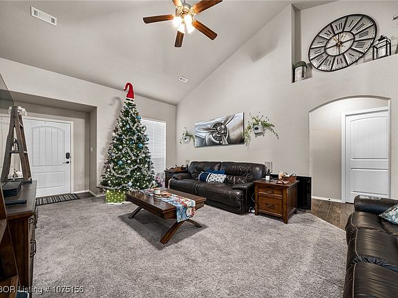 3rd image of 2131 Lisa Ln