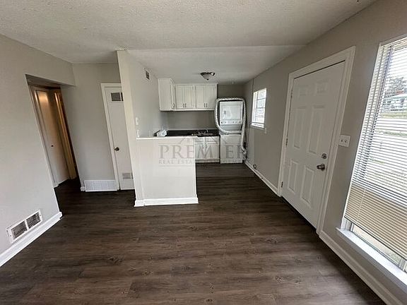 3rd image of 6204 E 155th St APT A