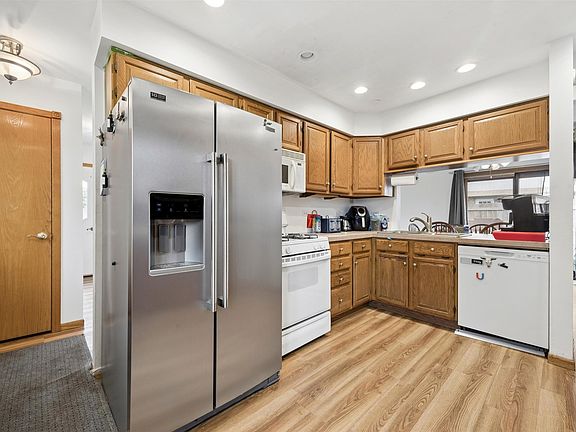 4th image of 5032 137th St