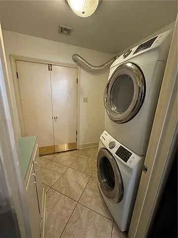 523 Burgundy St #1 — Photo 21