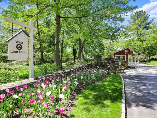 214 W Lyon Farm Dr Unit 214, Greenwich, CT 06831
