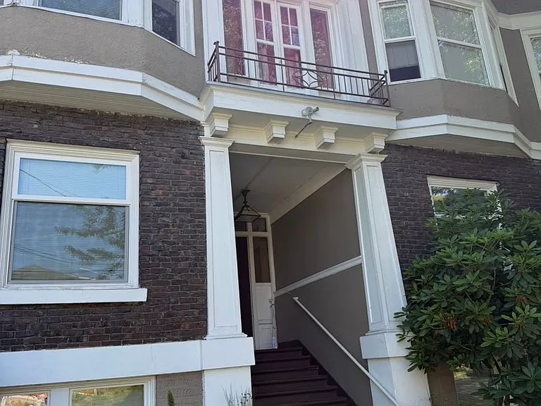 1124 27th Ave — Photo 1