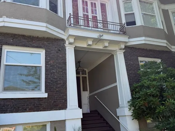 1124 27th Ave, Seattle, WA 98122