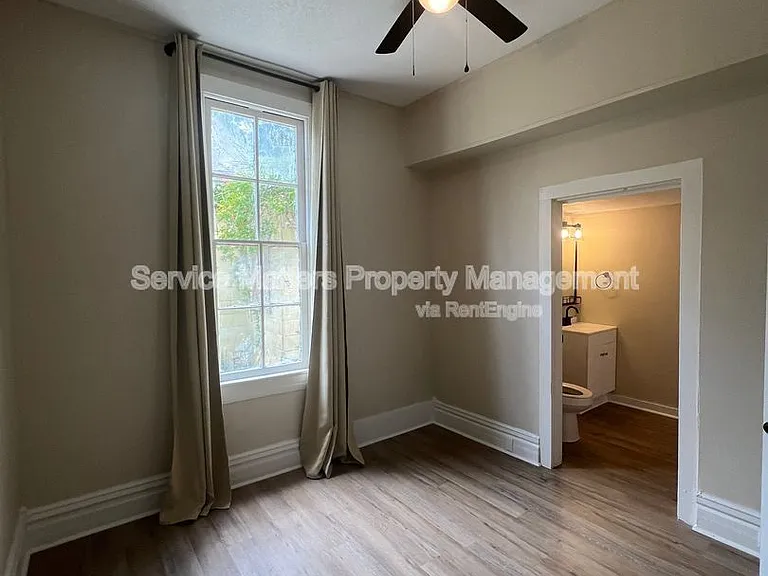 1319 W Jackson St — Photo 12