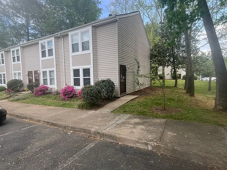 1823 Charles Ct — Photo 2