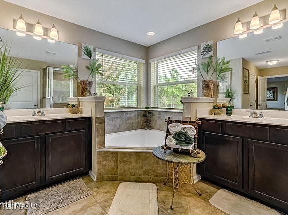 5th image of 2779R Copperwood Ave