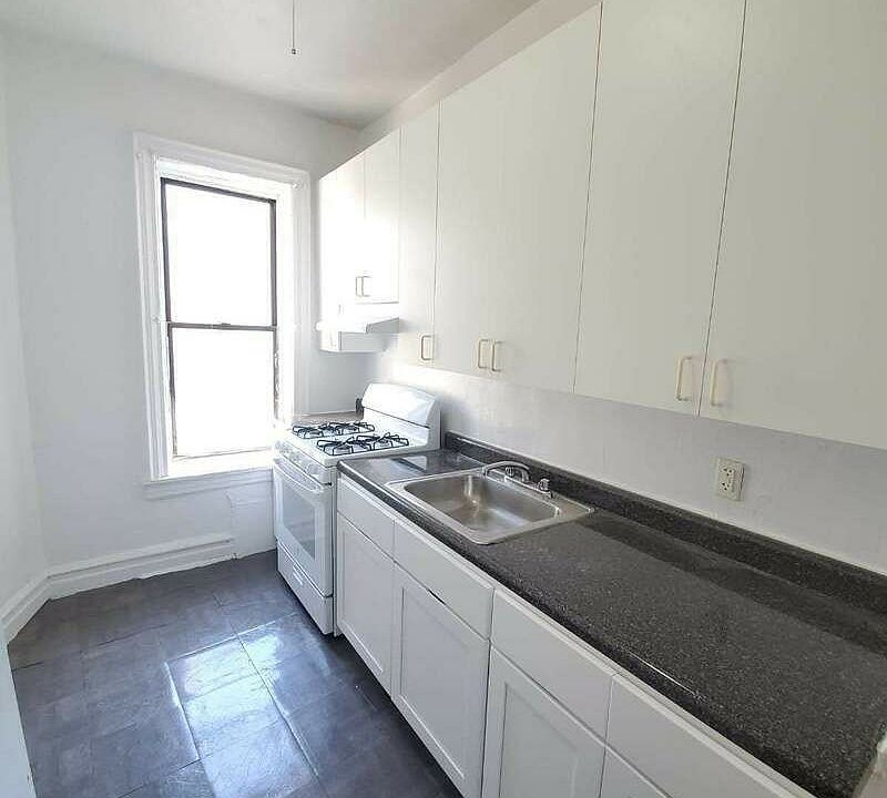 1st image of 902 44th St #16