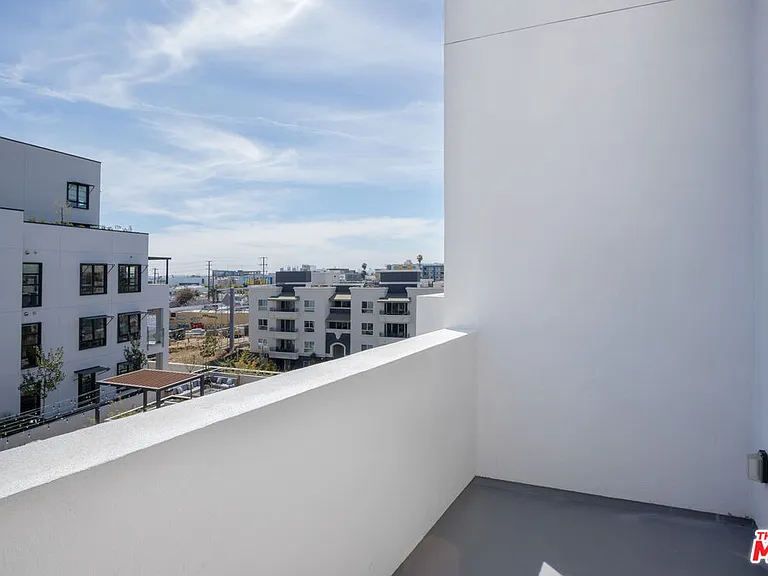 1130 N Orange Dr #403 — Photo 6