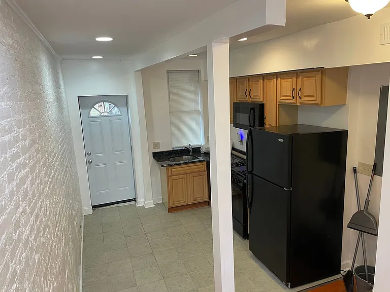 864 Carroll St — Photo 5