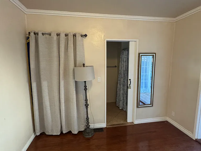 1033 W Micheltorena St — Photo 11