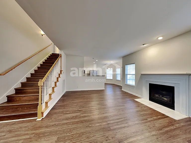 1502 Halifax Dr — Photo 8