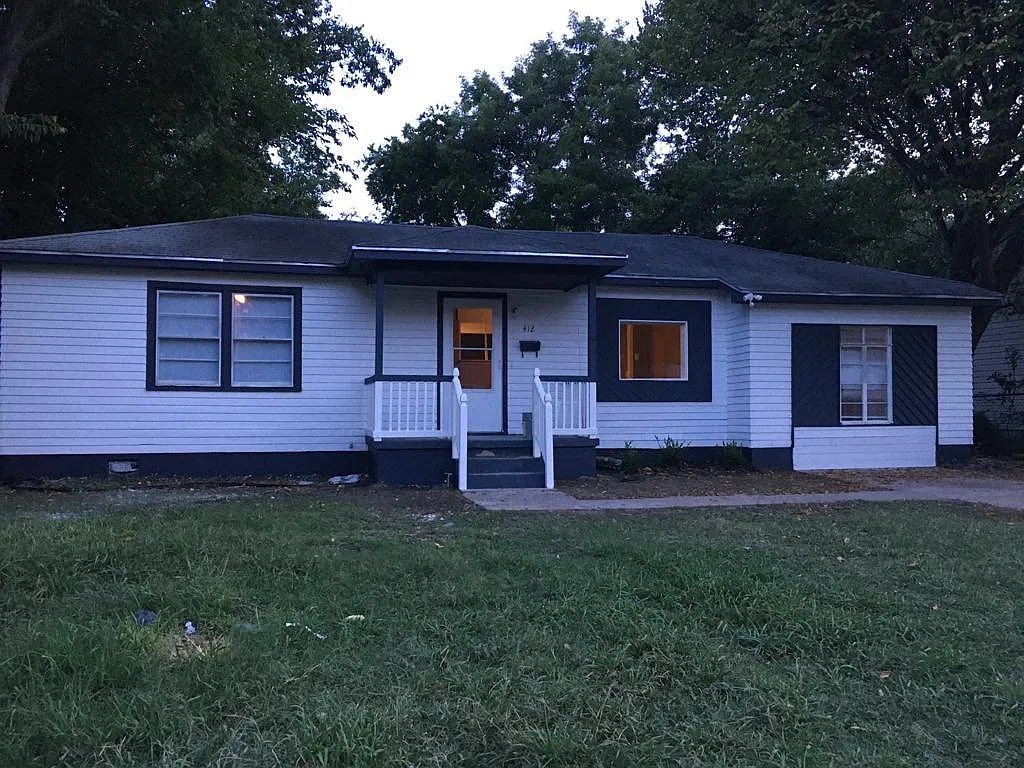 4 bed, 1700 sqft, $1,700 — Photo 1