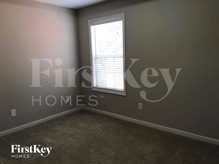 531 Garden View Ct — Photo 8