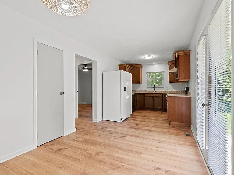 599 Buckingham Ln — Photo 16