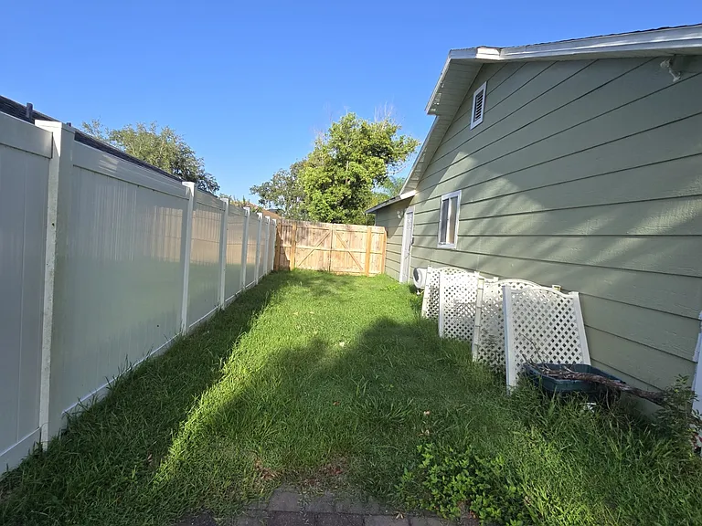 1545 Maxwell Ln — Photo 18