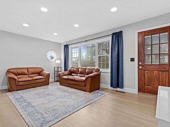 5th image of 12814 Island View Dr NW
