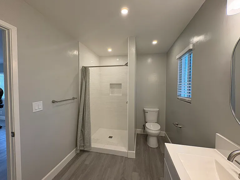 527 N Alameda Ave — Photo 13