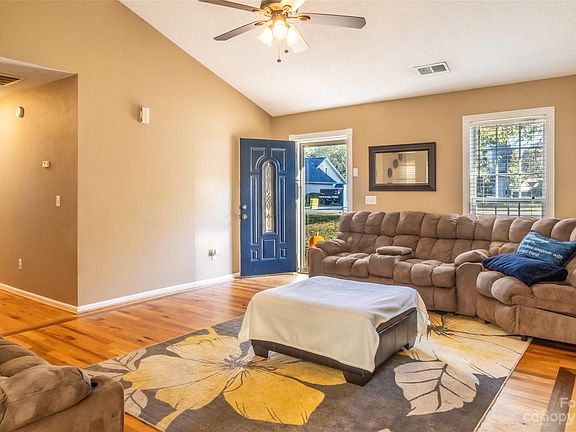 4th image of 509 Chase Brook Dr