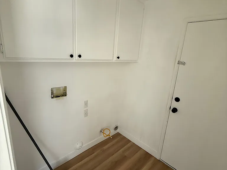 711 Canterbury Cir — Photo 31
