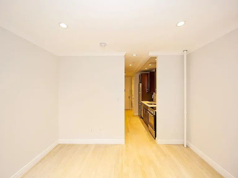 51 W 11th St #R2 — Photo 6
