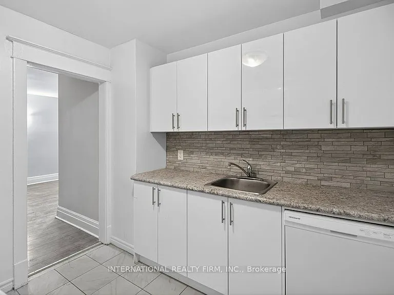 109 Balsam Ave S #4 — Photo 16