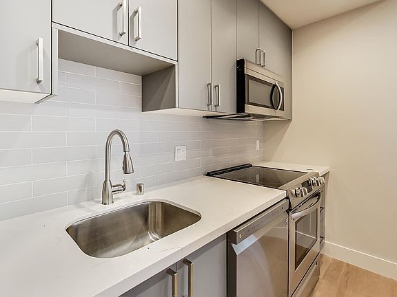 4th image of 3549 Mission St #D