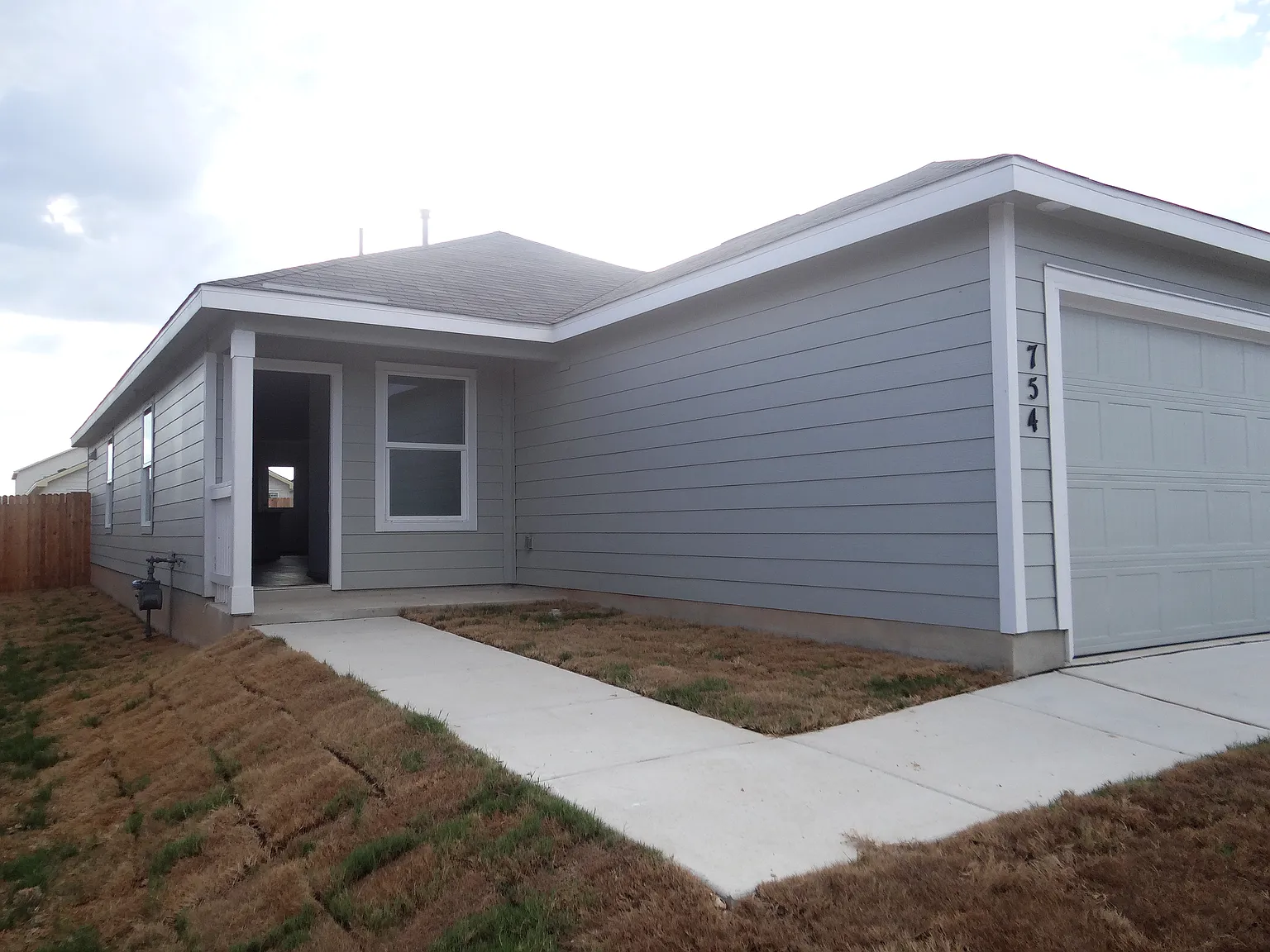 3 bed, 1266 sqft, $1,500 — Photo 2