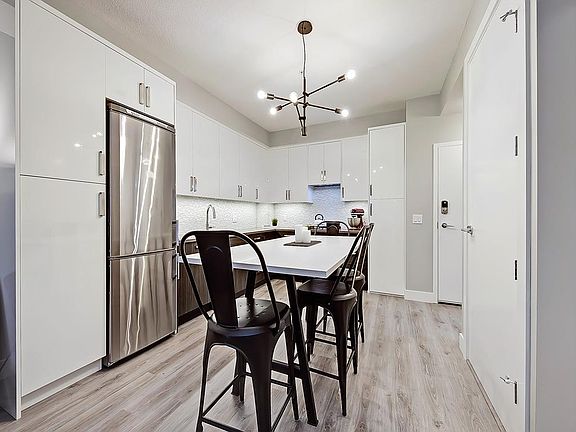 4th image of 1521 N 26th Ave SW #208