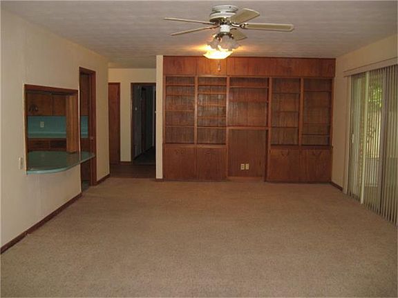 3rd image of 1808 Meadowview Dr