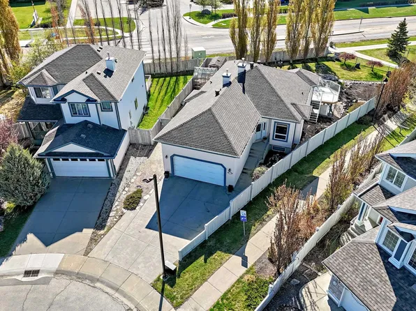 576 Glenwright Cres NW, Edmonton, AB T5T 6K8