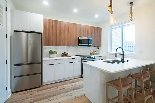2621 W Oxford St #305 Photo 1