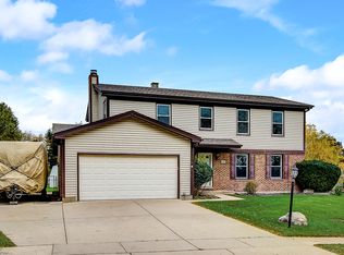 318 Somerset Dr, Streamwood, IL