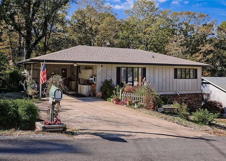 1st image of 3 Adams Ln