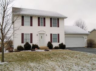 202 Windmill Dr, Rochelle, IL 61068