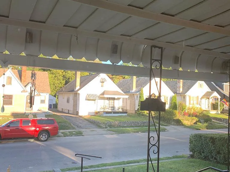 1395 Oakwood Ave — Photo 2