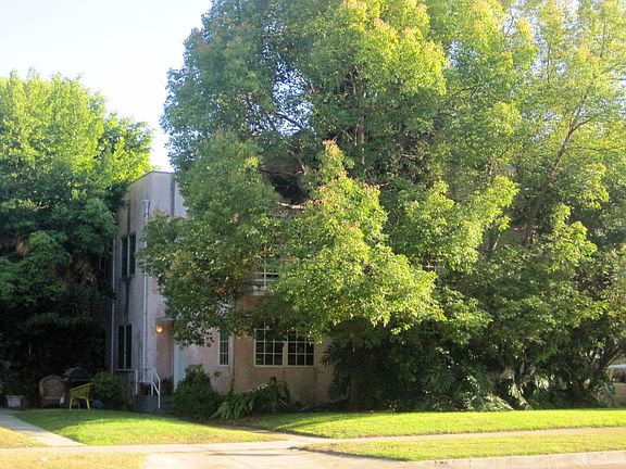 2nd image of 10724 Camarillo St #10728-1/2