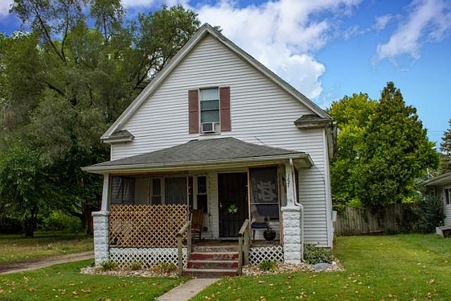 1st image of 1221 McCartney St