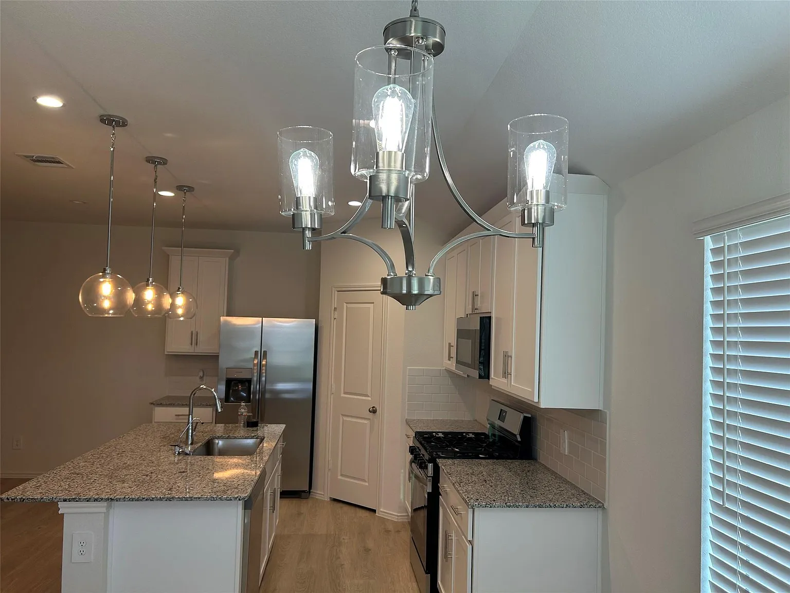 3 bed, 1409 sqft, $2,250 — Photo 4