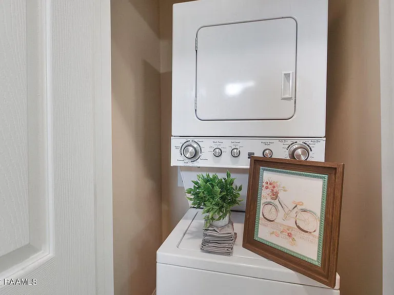312 Bertrand Dr #201 — Photo 8