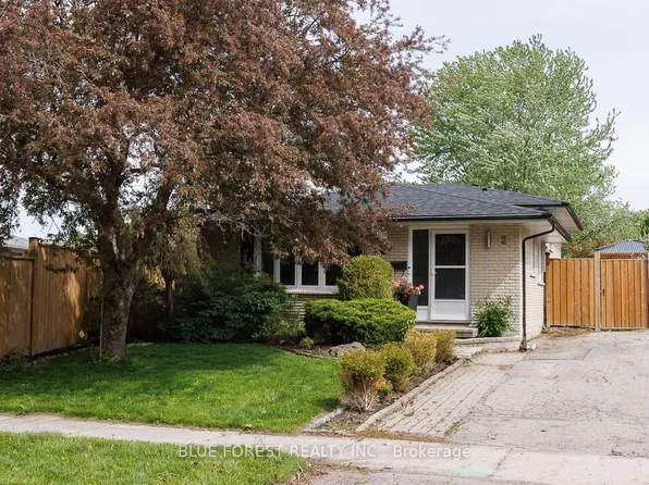 2 Surrey Cres, London, ON N6E 1T6