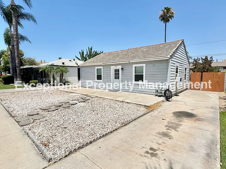 920 Western Ave — Photo 15