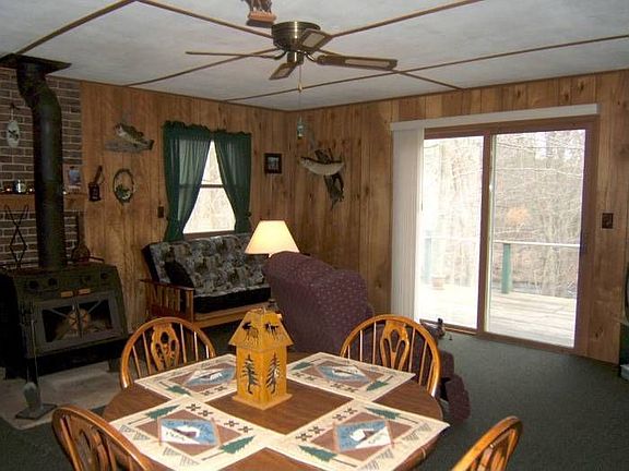 Living/dining area