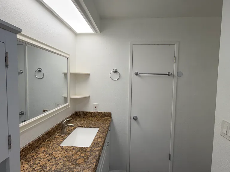 4240 Menlo Ave #5 — Photo 9