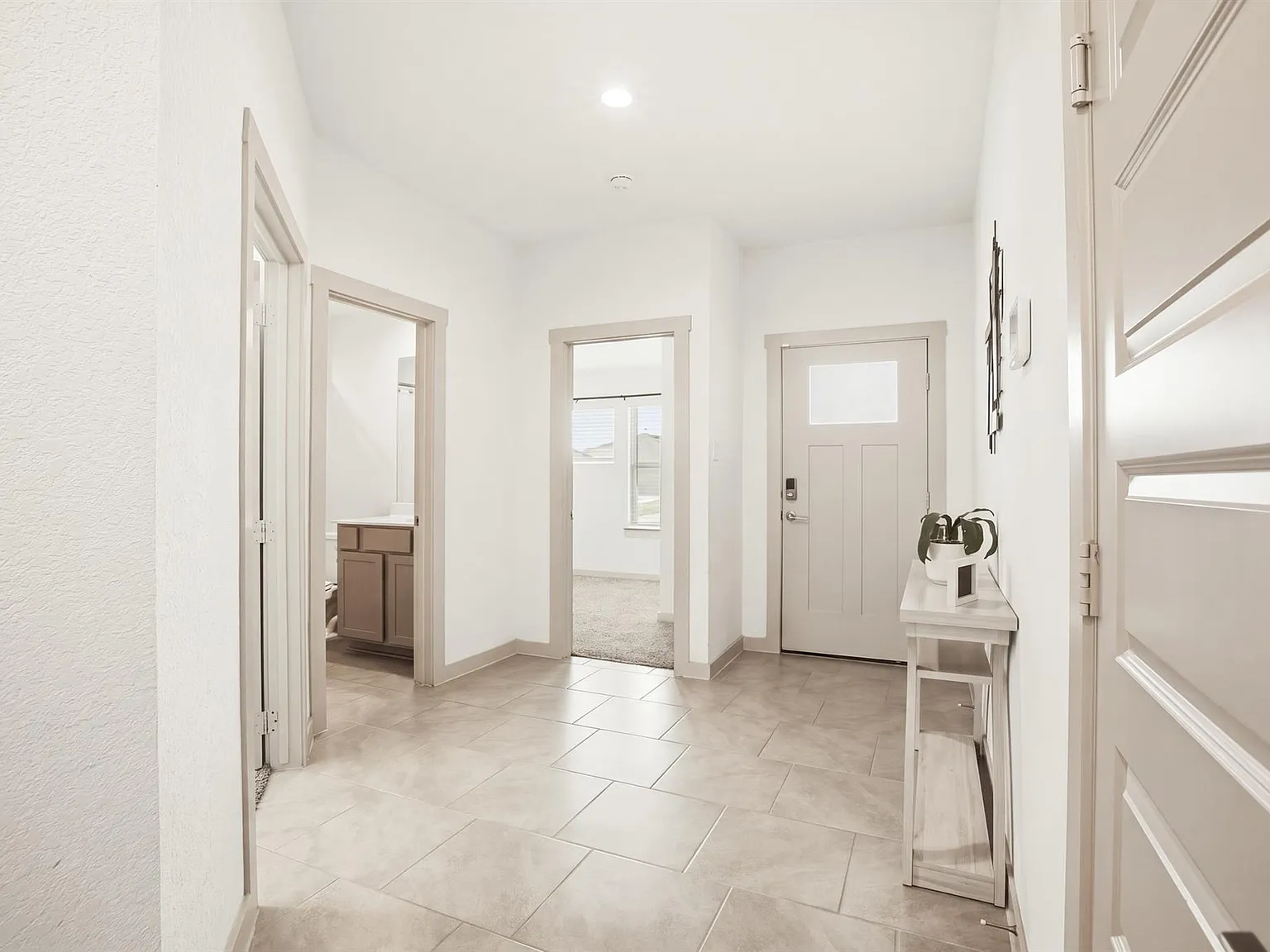 5 bed, 3.0 bath, 2056 sqft, $2,390 — Photo 3