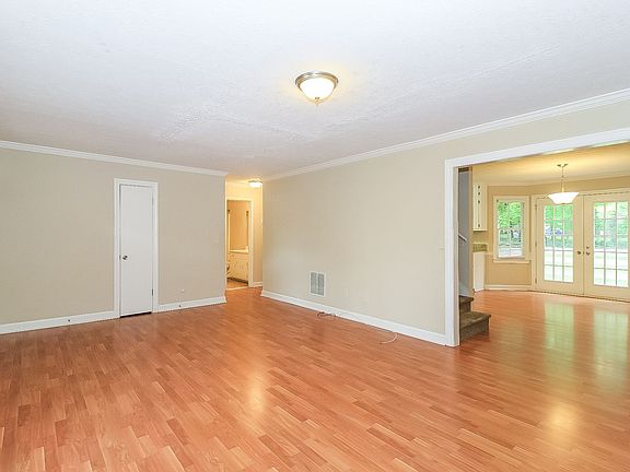 2nd image of 971 Thousand Oaks Dr