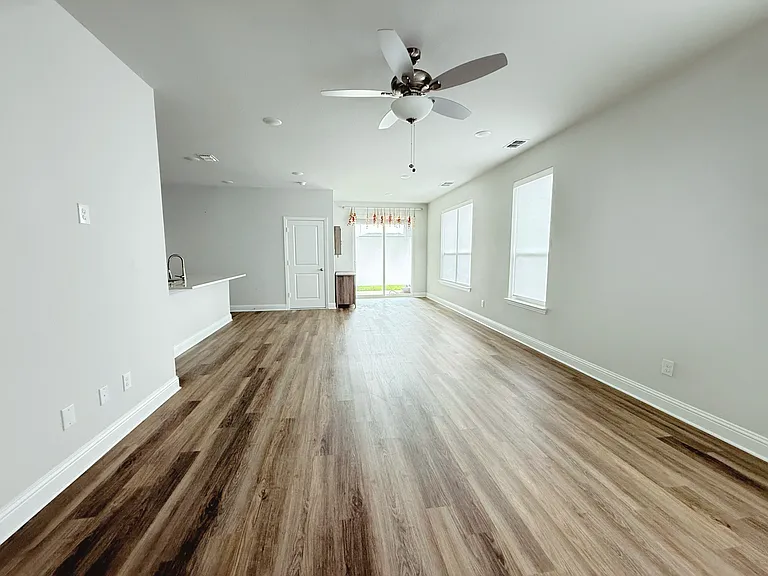 11451 Chepstow Cres — Photo 7